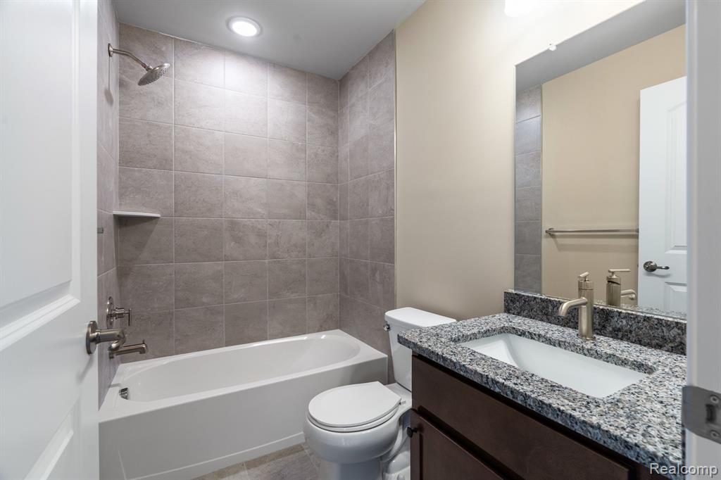 849 Canterbury Ln, Troy, MI 48085 — Photo 15