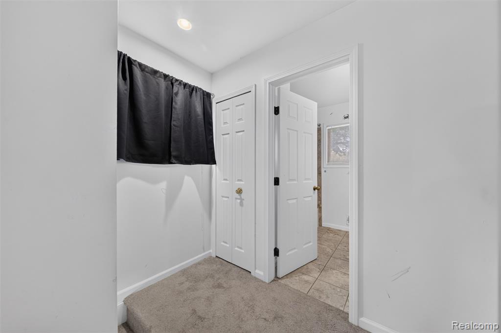 20471 Hollywood Street, Harper Woods, MI 48225 — Photo 25