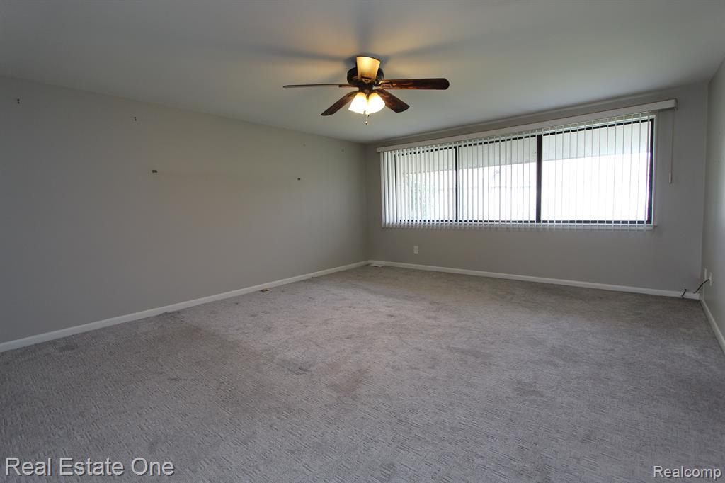 7404 PEBBLE POINT, West Bloomfield, MI — Photo 13