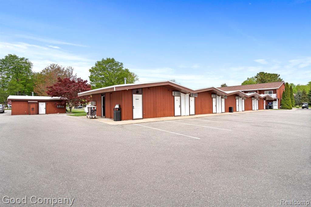 612 N LAKESHORE Drive, Ludington, MI 49431 — Photo 70