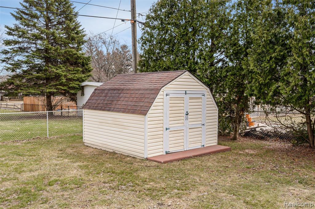 5214 Heath Avenue, Clarkston, MI — Photo 23