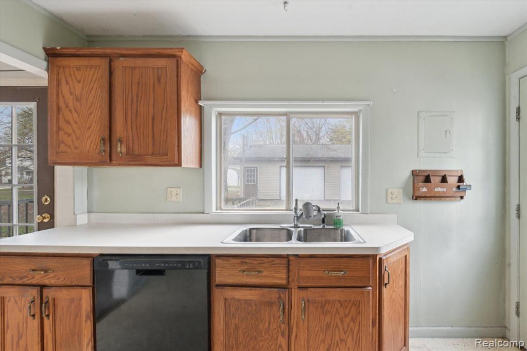 811 HOWELL Avenue, Adrian, MI 49221 — Photo 14