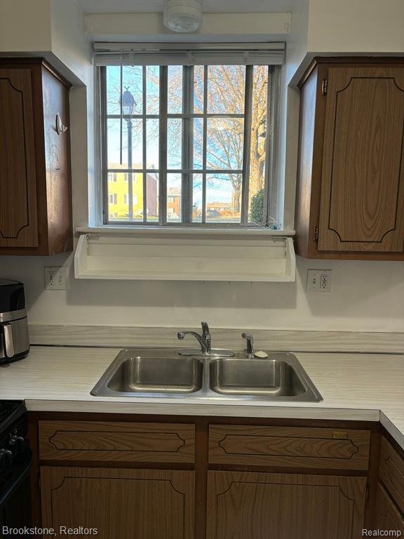 8219 DENWOOD Drive, Sterling Heights, MI 48312 — Photo 14