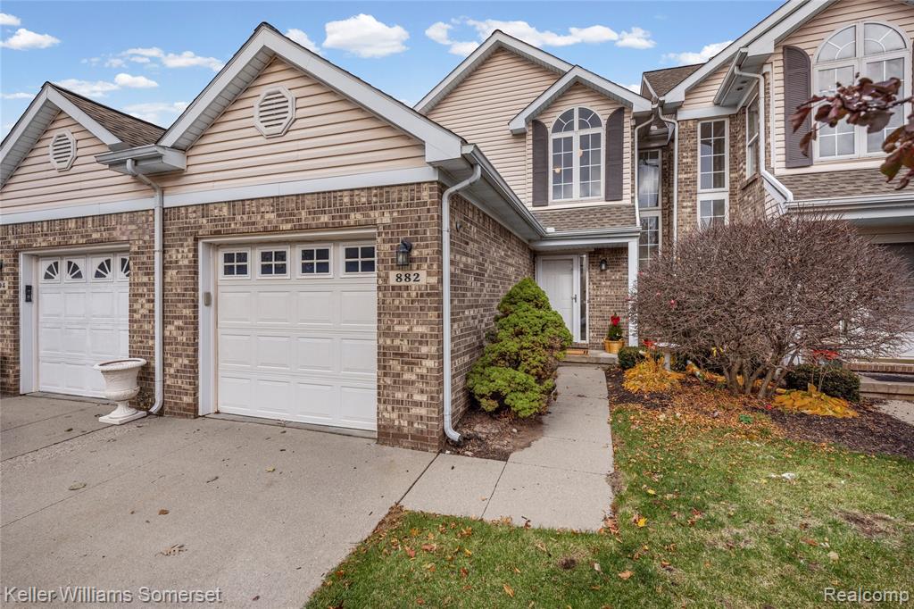 882 Natures Cove Court, Wixom, MI 48393 — Photo 2