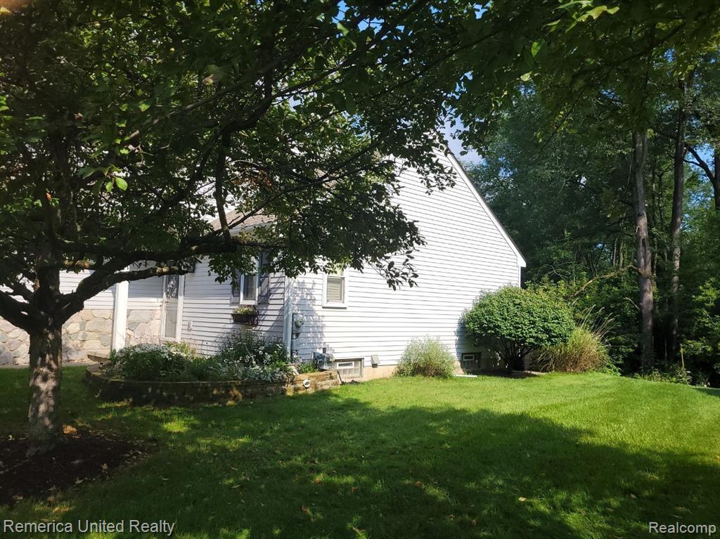 971 RIKKI ANN, Wixom, MI 48393 — Photo 3