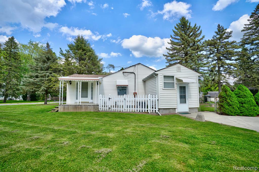 6154 Roberta Street, Burton, MI 48509 — front exterior