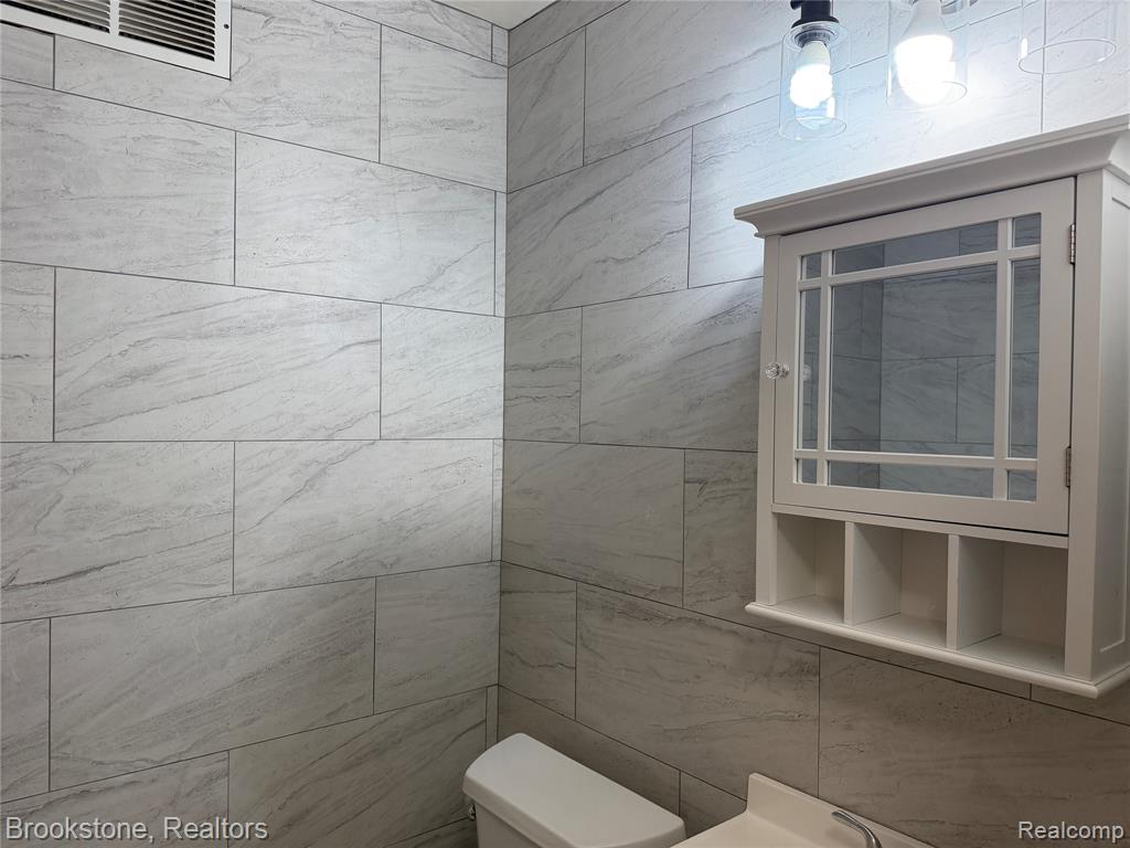 413 Forest Street, Westland, MI 48186 — Photo 13