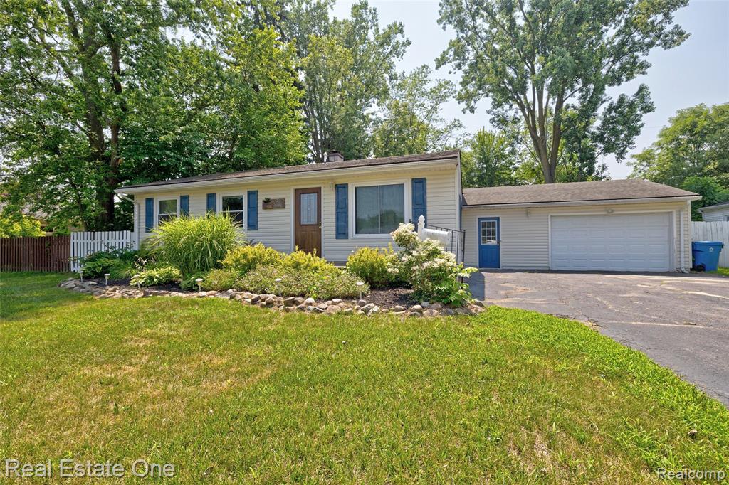 705 Richard Street, Holly, MI 48442 — Photo 2