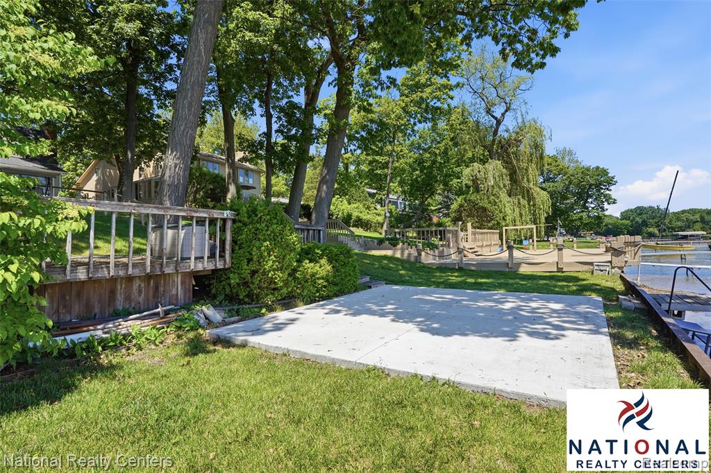 3889 Lakewood Drive, Waterford, MI 48329 — Photo 47