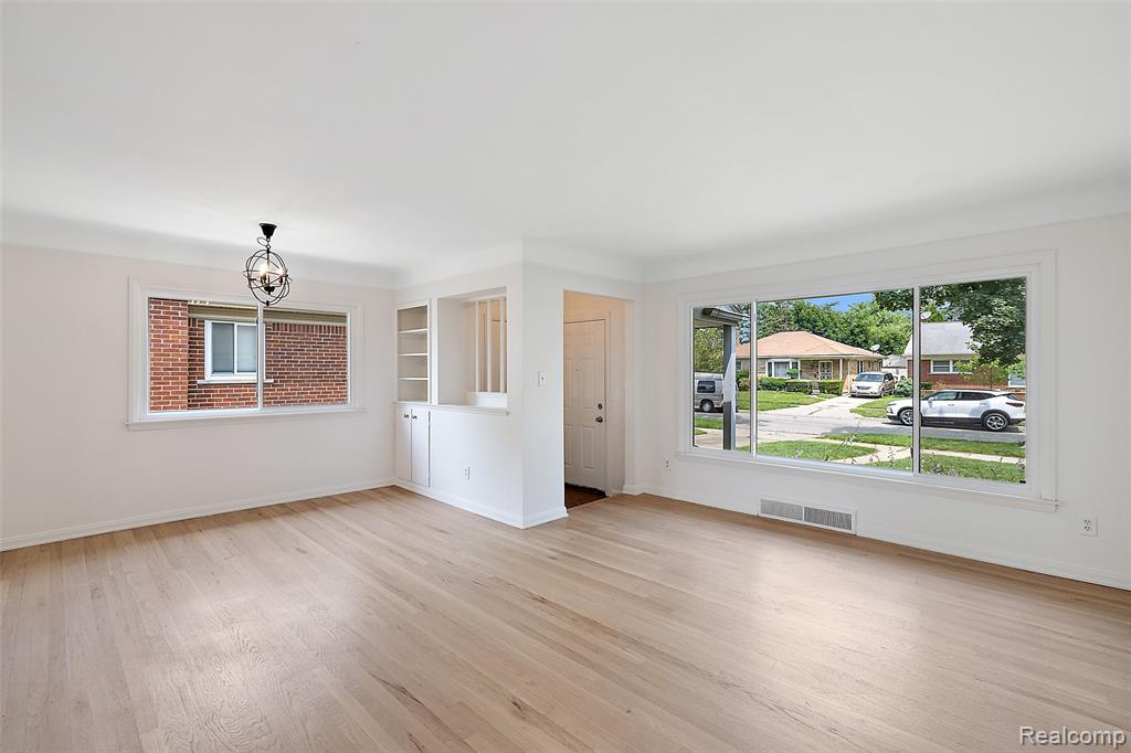 13321 Burton Street, Oak Park, MI 48237 — Photo 5