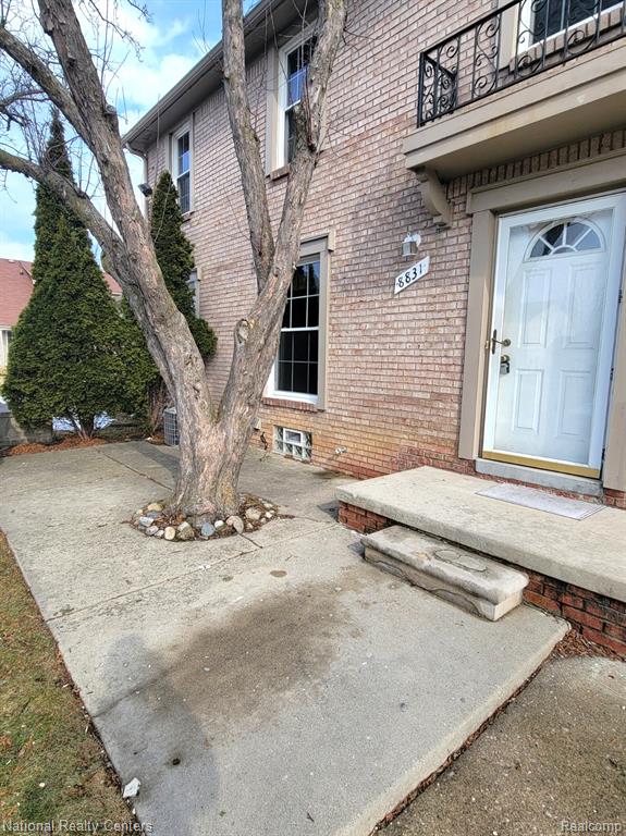 8831 Sunrise Drive, Sterling Heights, MI 48312 — Photo 2