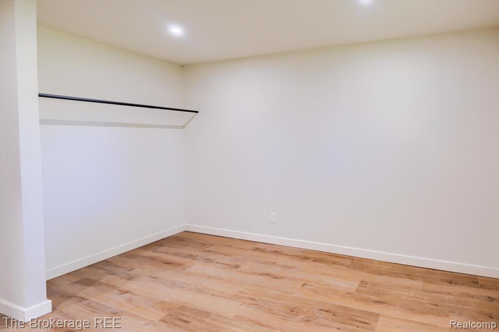 1401 Hillside Drive, Flint, MI 48532 — Photo 22
