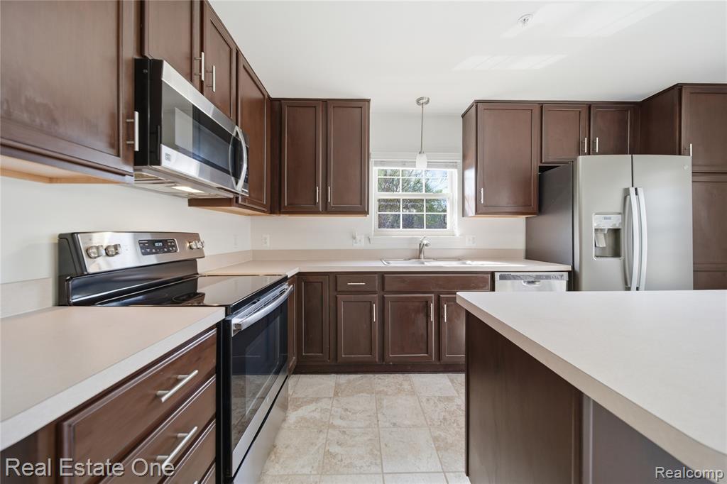 402 Old Pine Way, Walled Lake, MI 48390 — Photo 12