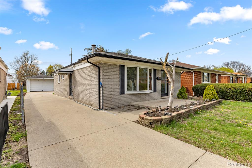 6151 Robindale Avenue, Dearborn Heights, MI 48127 — Photo 4