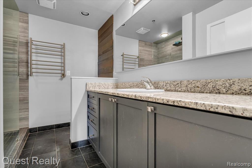 200 RIVER PLACE Drive, 11, Detroit, MI 48207 — Photo 22