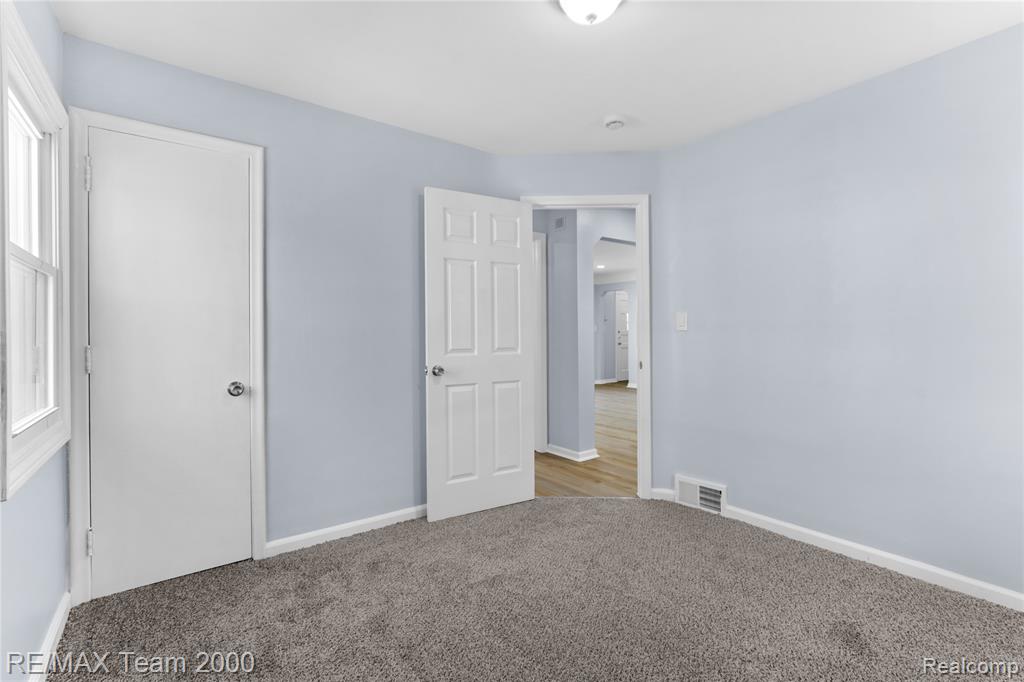21171 Westhampton Street, Oak Park, MI 48237 — Photo 12