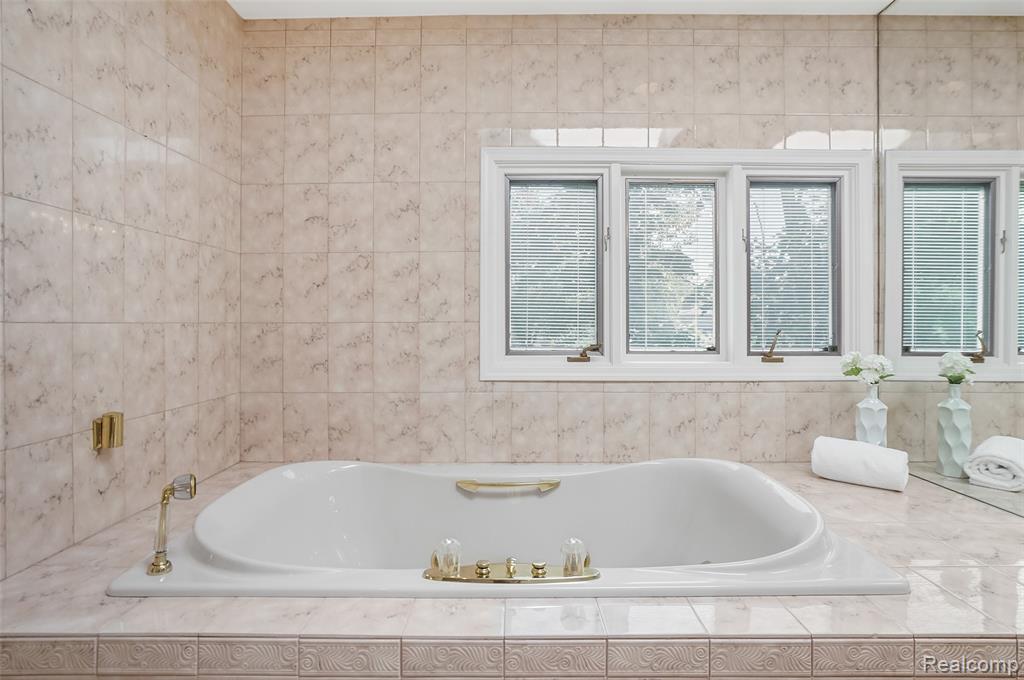 5575 Forman Drive, Bloomfield Hills, MI 48301 — Photo 36