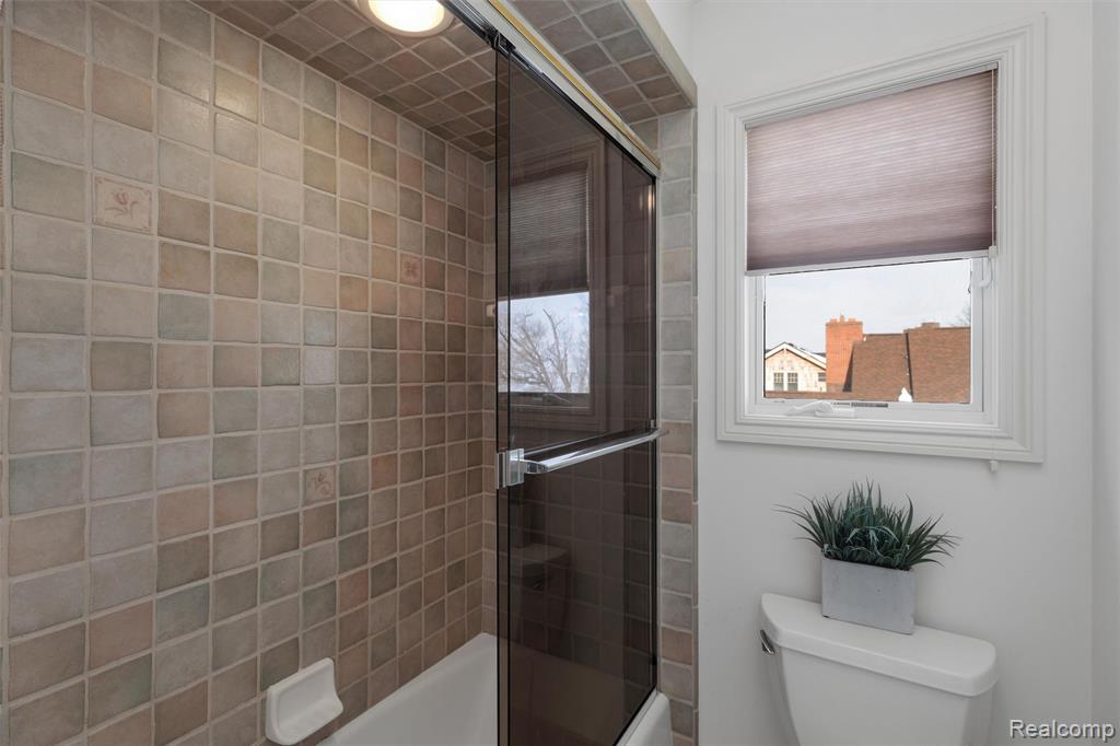 34330 Jefferson Avenue, Harrison Township, MI — Photo 36