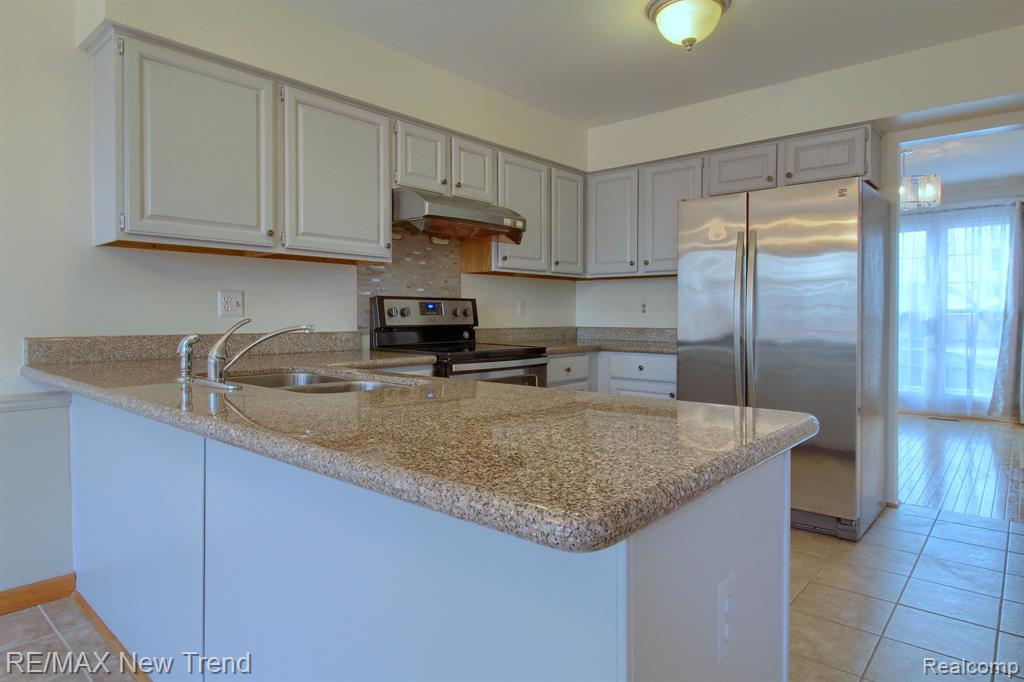 45331 COURTVIEW Trail, Novi, MI — Photo 10