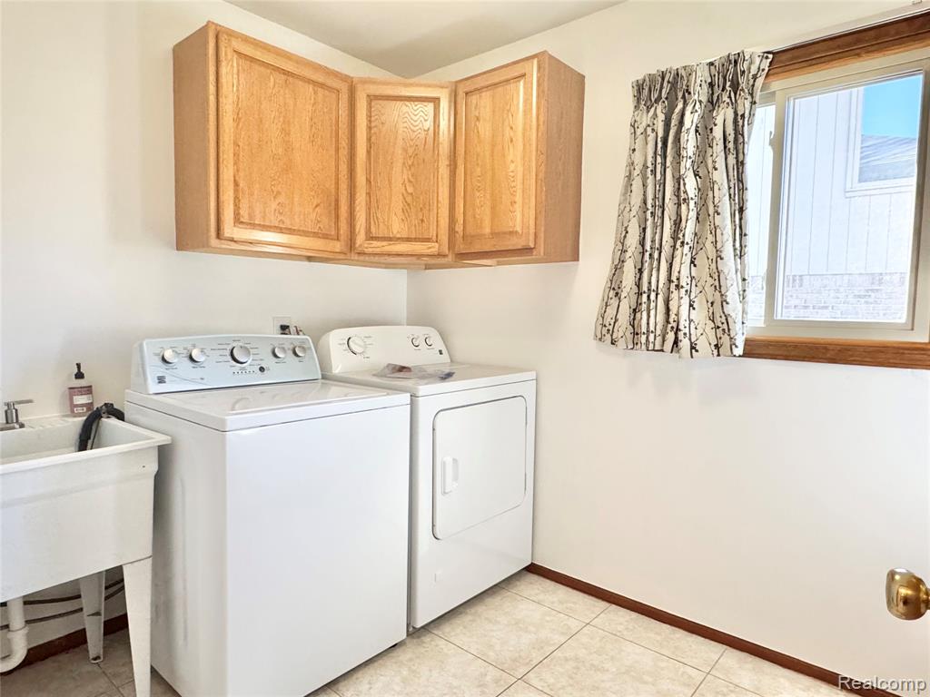 6186 Smithfield Drive, Troy, MI 48085 — Photo 19
