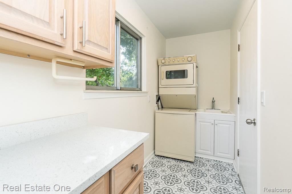 751 Troywood Drive, Troy, MI 48083 — Photo 30