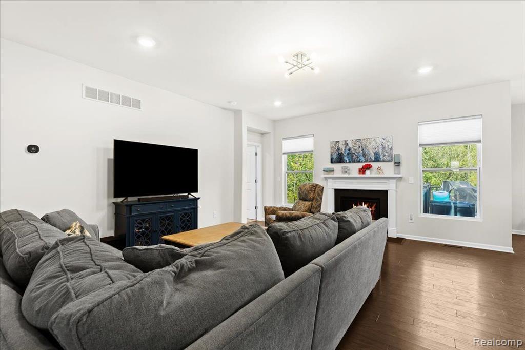 8045 CARSTON Lane, Brighton, MI 48116 — Photo 5
