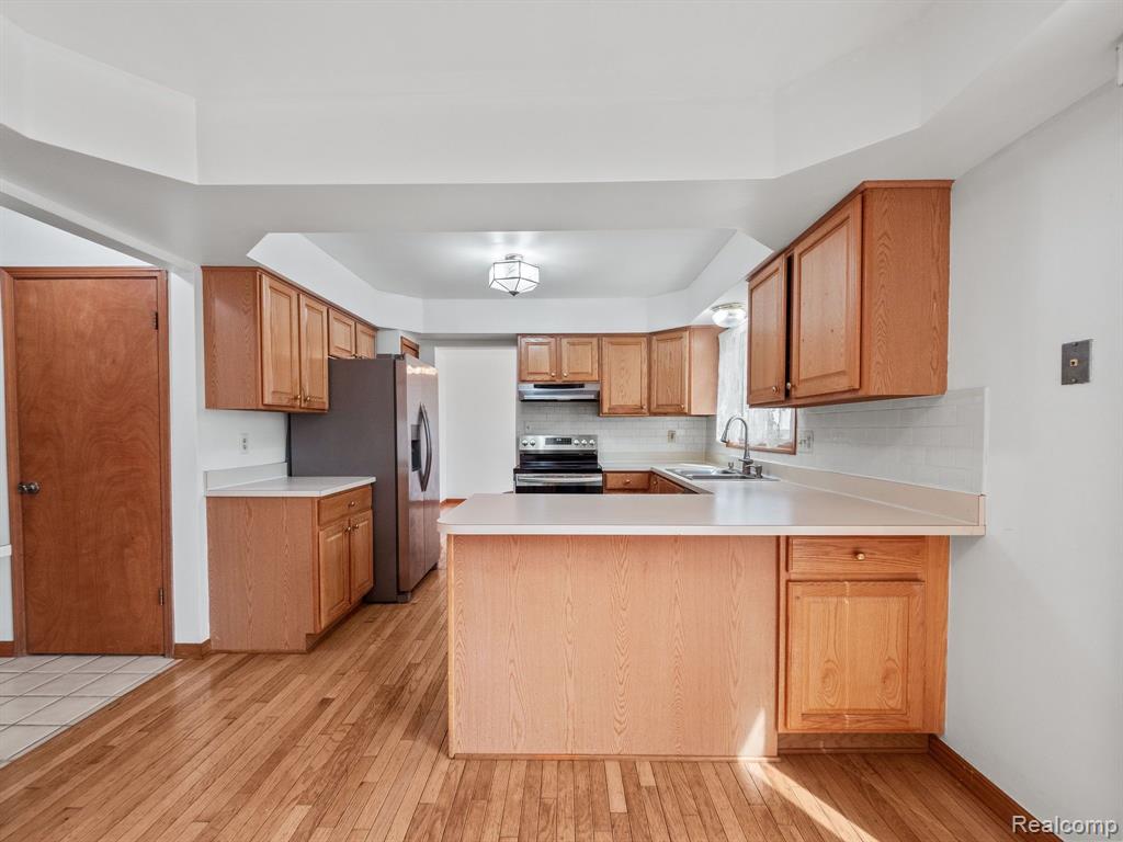 5079 W POND Circle, West Bloomfield, MI 48323 — Photo 9