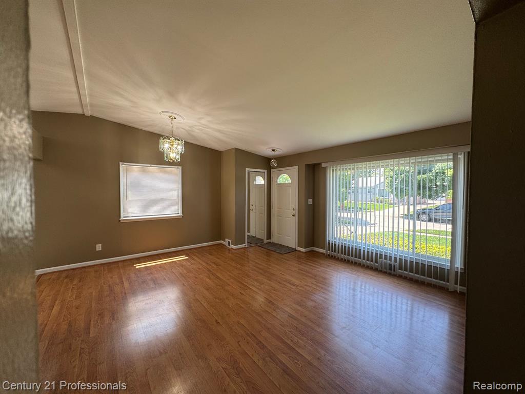 6908 BURNLY Street, Garden City, MI — Photo 8