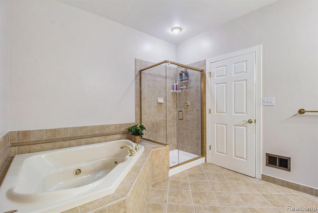 49674 Timber Trail, Novi, MI — Photo 14