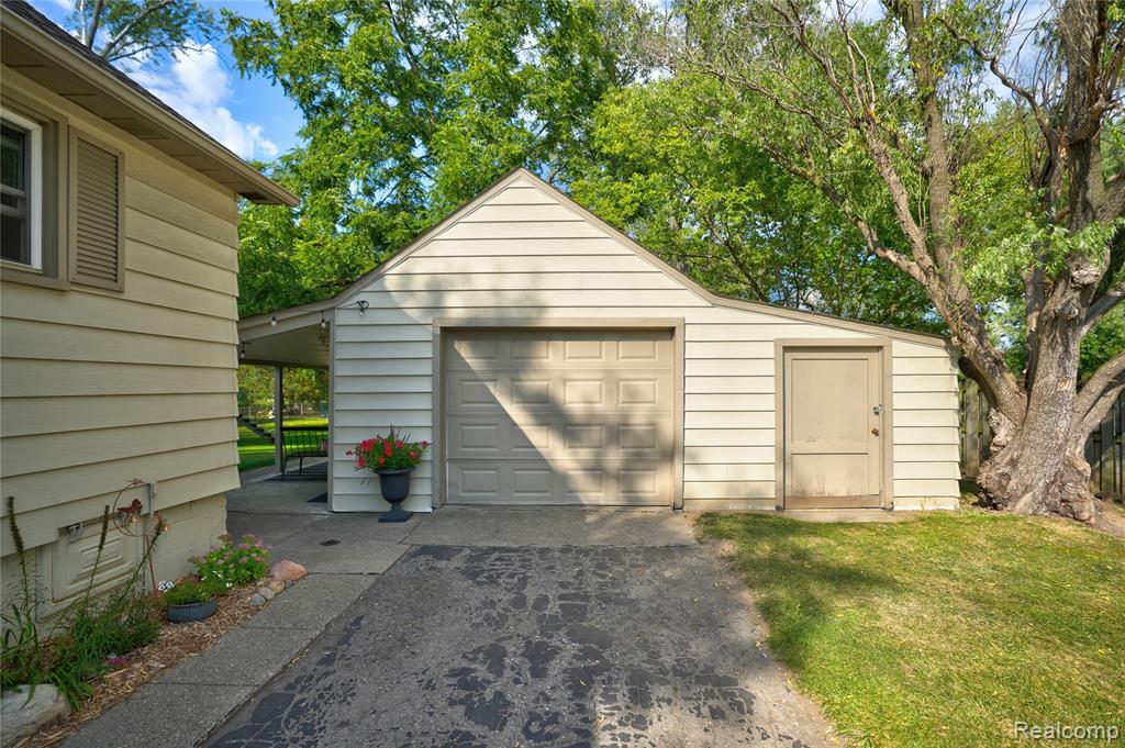 872 W Silver Lake Road, Fenton, MI 48430 — Photo 6