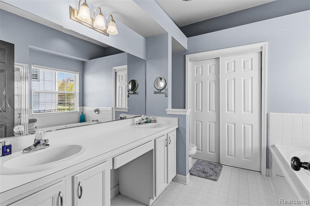 4092 Autumn Wood Drive, Fenton, MI 48430 — Photo 14