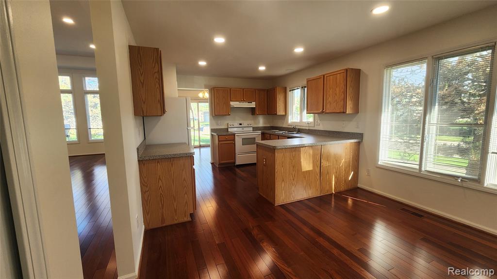 40201 RIVERBEND Drive, Sterling Heights, MI 48310 — Photo 11