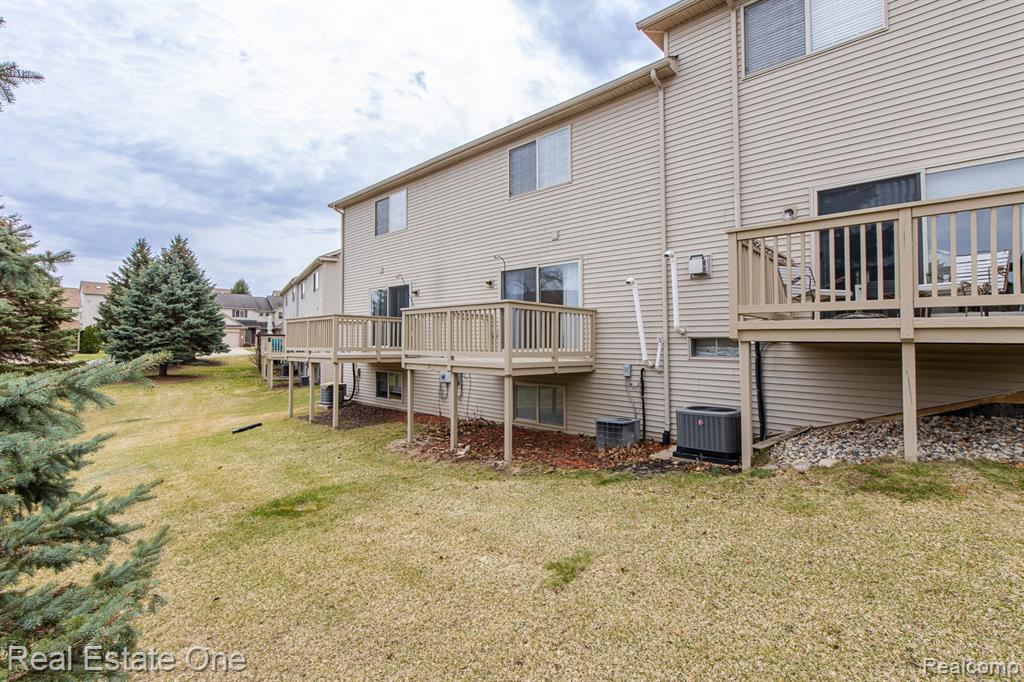 1277 Edelweiss Lane, Waterford, MI 48327 — Photo 43