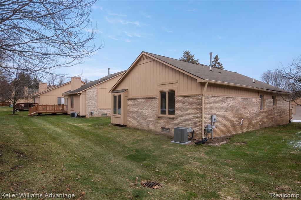 35173 Knollwood Lane, Farmington, MI 48335 — Photo 47