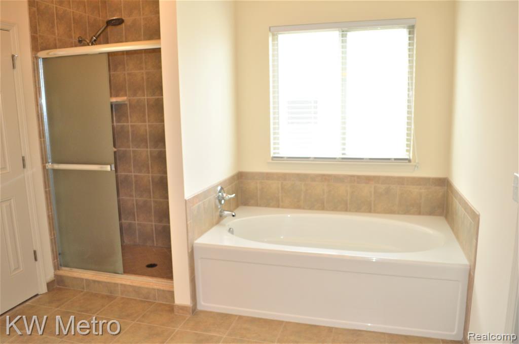 4313 SILVERLEAF Drive, Ypsilanti, MI 48197 — Photo 18