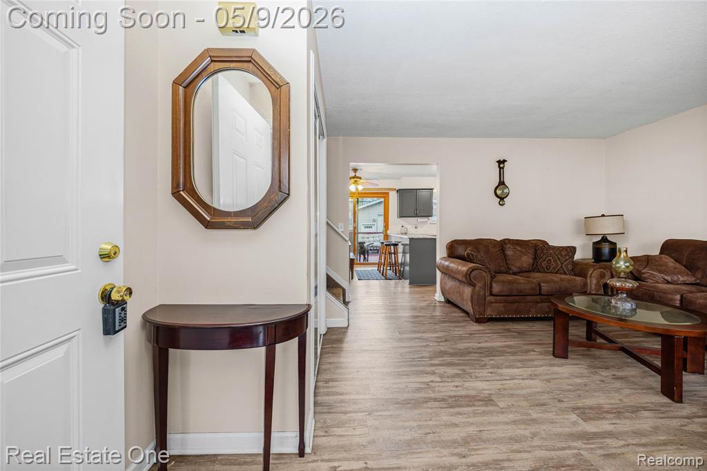 537 Woodbridge Circle, Waterford, MI 48327 — Photo 10