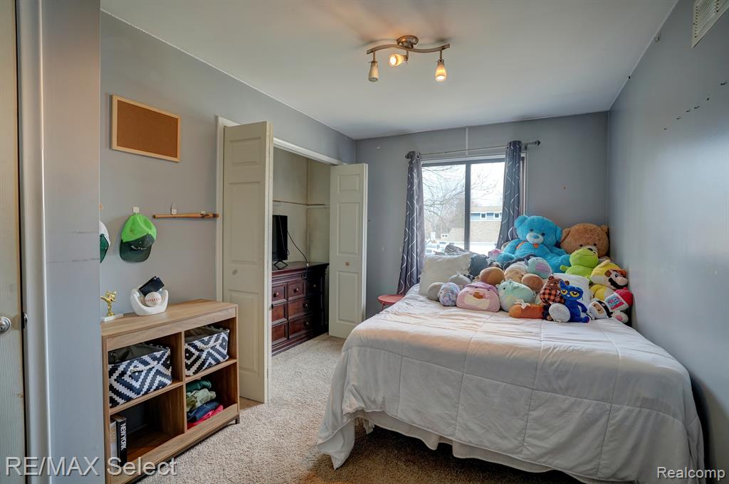5176 BIRCHCREST Drive, Swartz Creek, MI 48473 — Photo 11