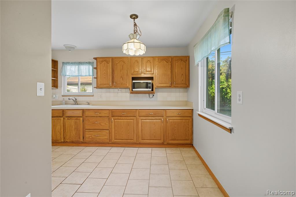 9404 Princess Street, Taylor, MI 48180 — Photo 8