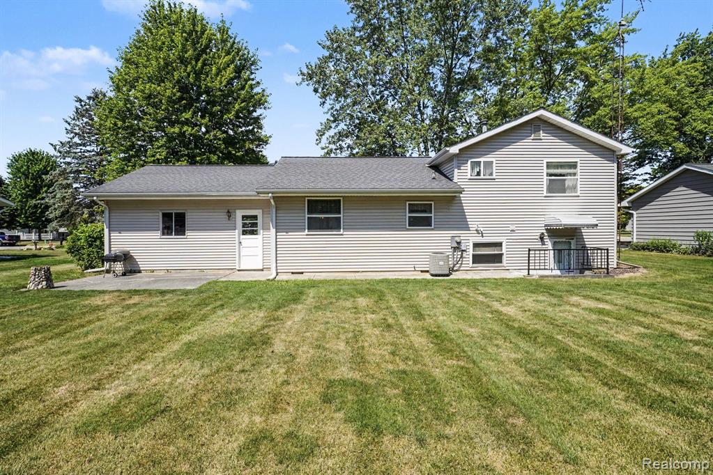 7083 Fairgrove Drive, Swartz Creek, MI 48473 — Photo 23