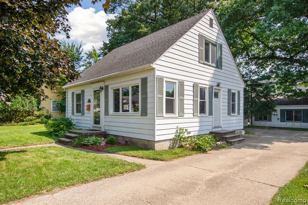 2235 Maddy Lane, Keego Harbor, MI 48320 — Photo 2