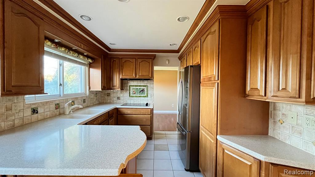 2852 MAYFAIR Drive, Troy, MI 48084 — Photo 8