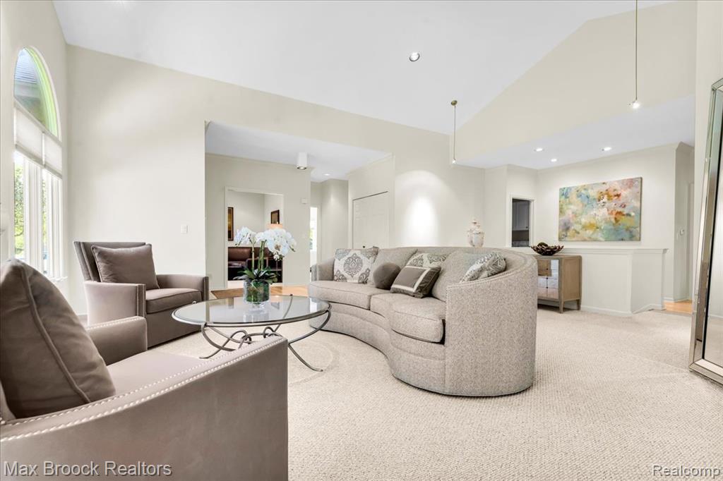 7330 Crackling Creek Circle, 4, West Bloomfield, MI — Photo 9