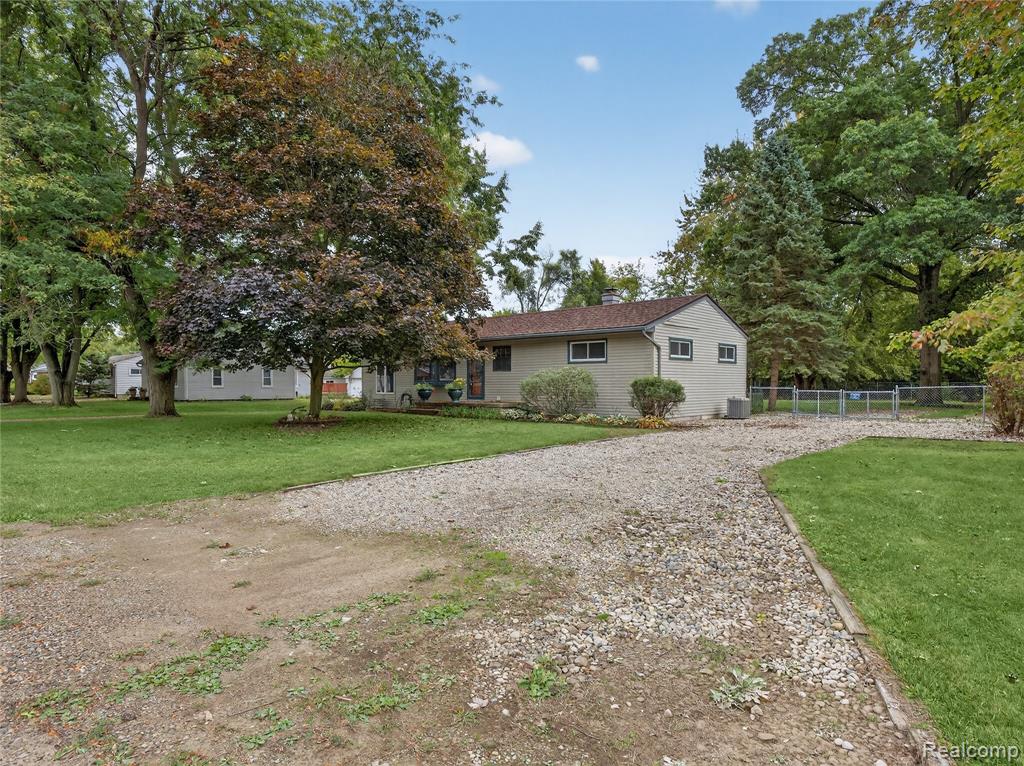 43801 Burtrig Road, Van Buren, MI 48111 — Photo 45