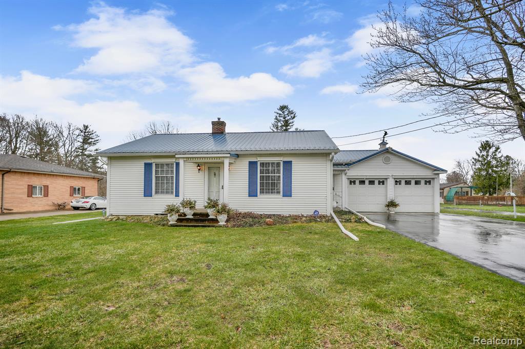 4304 Lapeer Road, Burton, MI 48509 — Photo 2