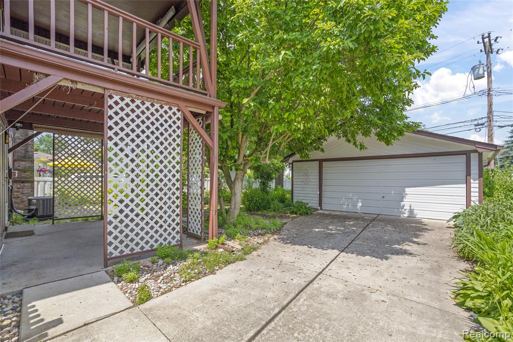 31792 Lafler Drive, Rockwood, MI — Photo 3