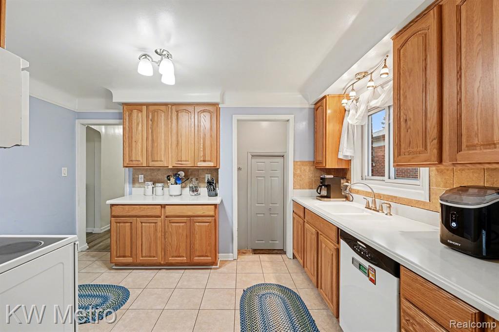 3954 Vassar Street, Dearborn Heights, MI 48125 — Photo 13
