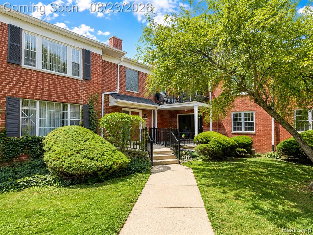 27654 E Echo Valley, Farmington Hills, MI 48334