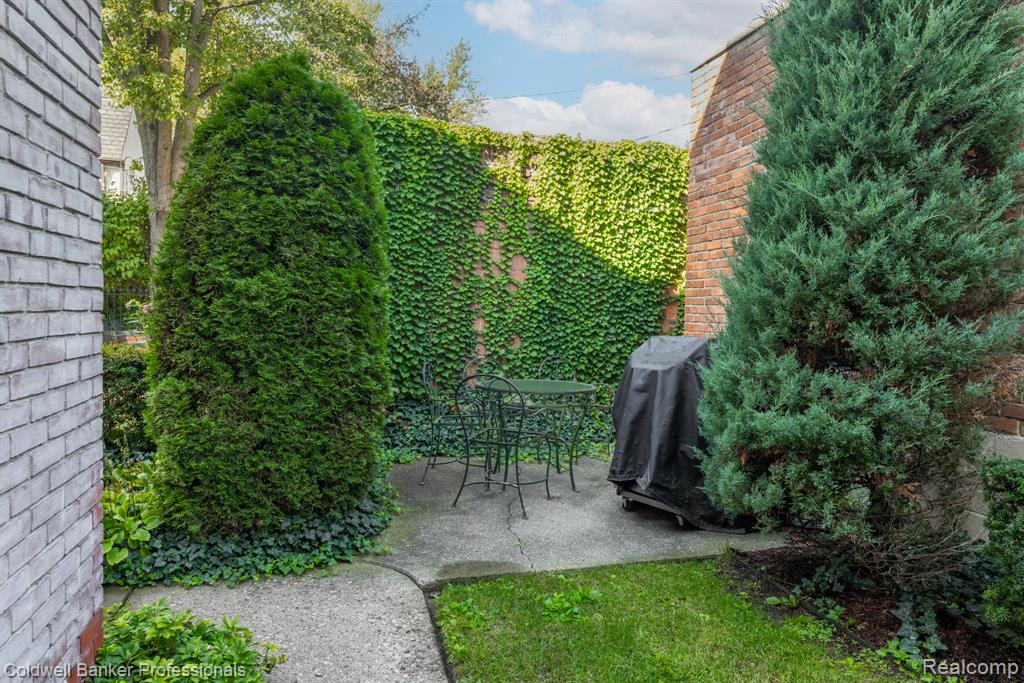 43 CRANFORD Lane, Grosse Pointe, MI 48230 — Photo 39