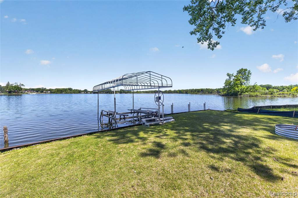 952 Wyman Drive, Waterford, MI 48328 — Photo 7