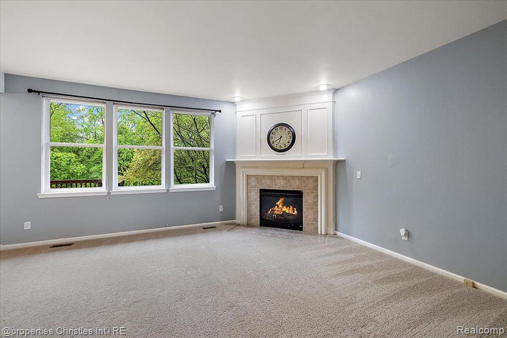 9773 RAVENSHIRE Drive, Ypsilanti, MI 48198 — Photo 12